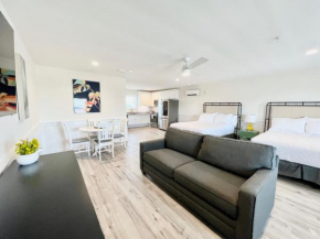 103 Queen ADA & Pet Friendly Suite, 1st Floor Sundown